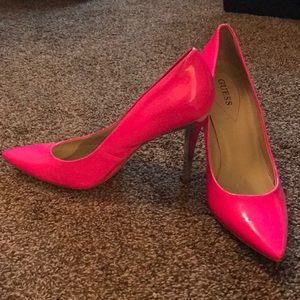 Neon pink guess pumps